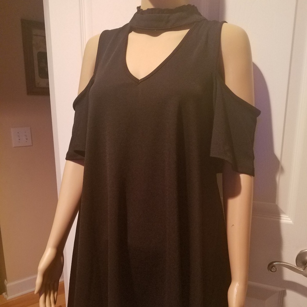 NWOT HeartSoul Cold Shoulder Choker Style Tunic